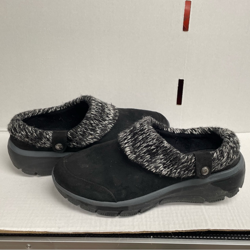 Sketchers Slip on shoes. Women’s size 9.5